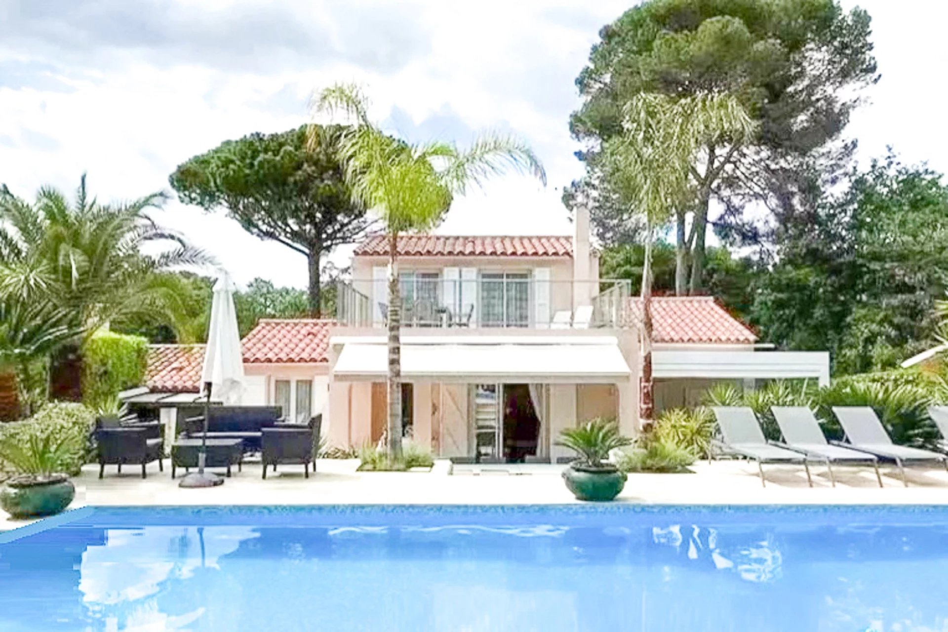 Maison 10 pièces - 225m² - MOUGINS