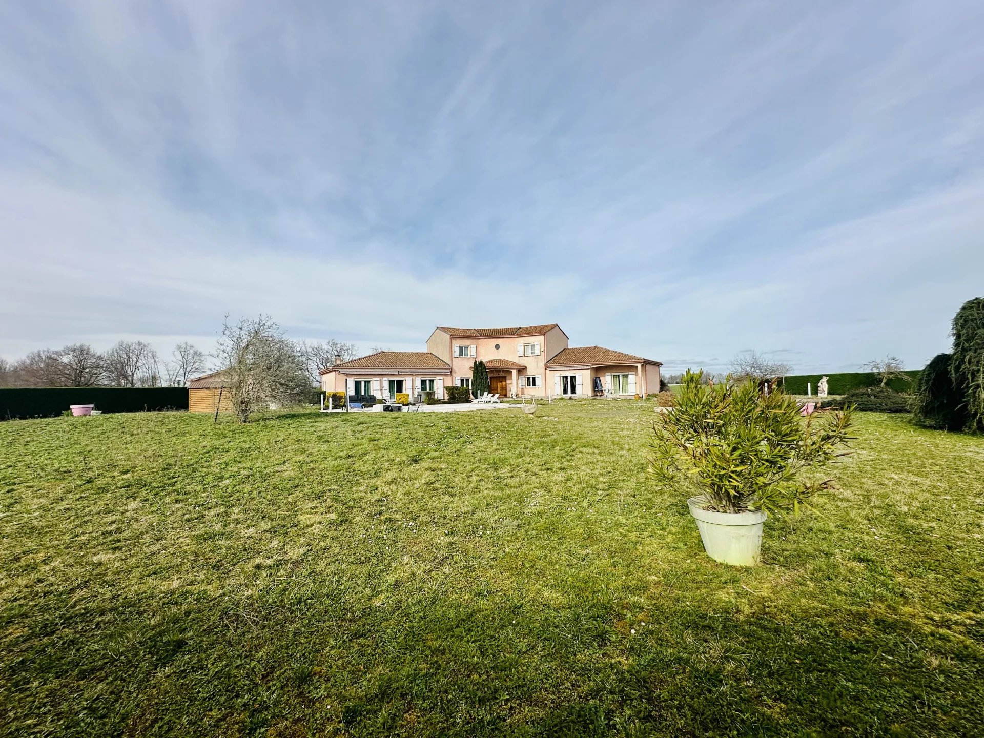 Maison  - 300m² - FRANQUEVIELLE