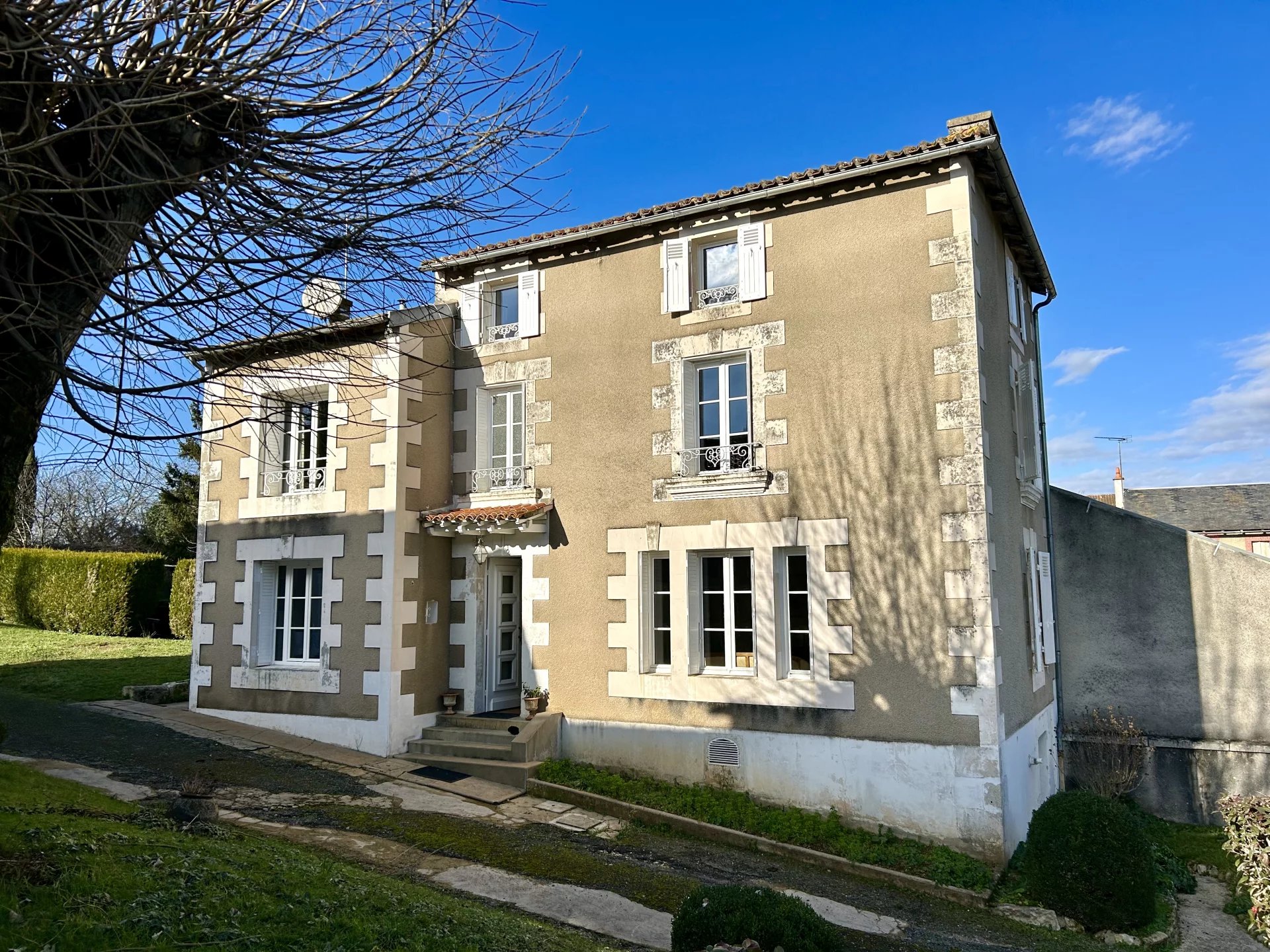 Maison 8 pièces - 210m² - VOUNEUIL SOUS BIARD