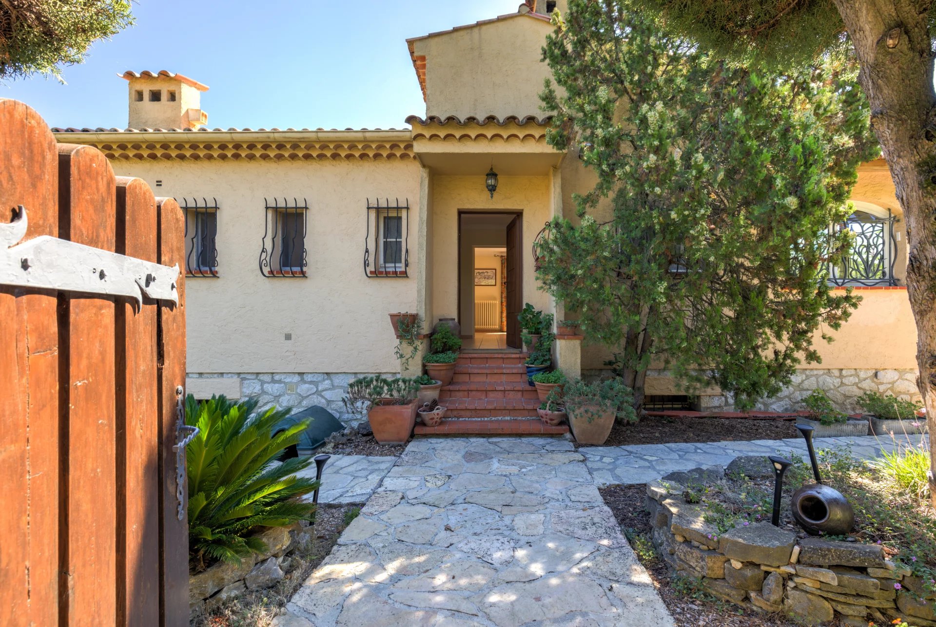 Maison 9 pièces - 189m² - MOUGINS