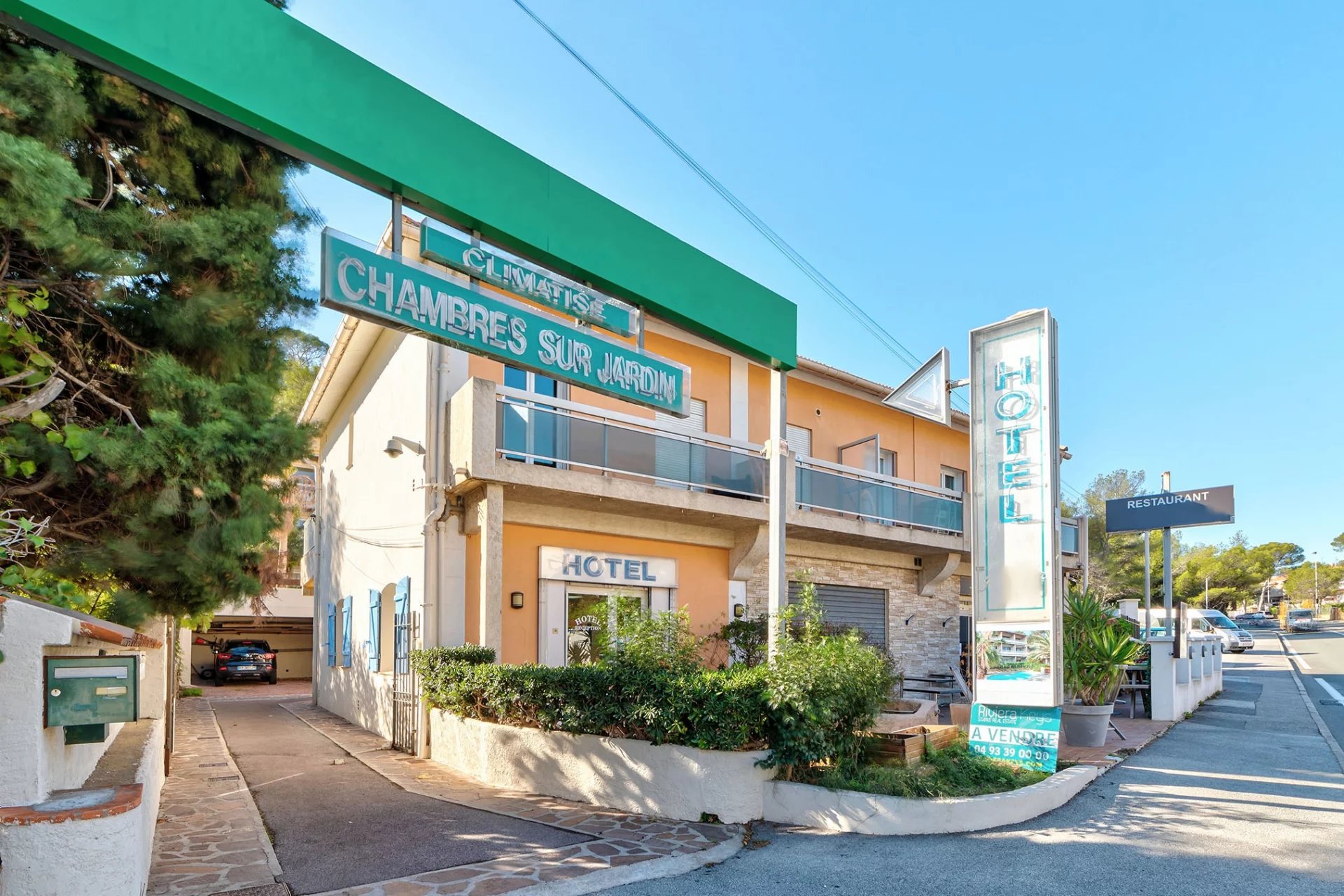 Local commercial  - 360m² - ST RAPHAEL