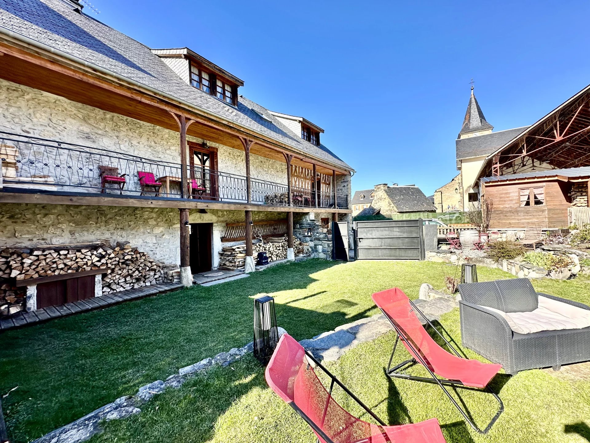 Maison  - 280m² - ST LARY SOULAN