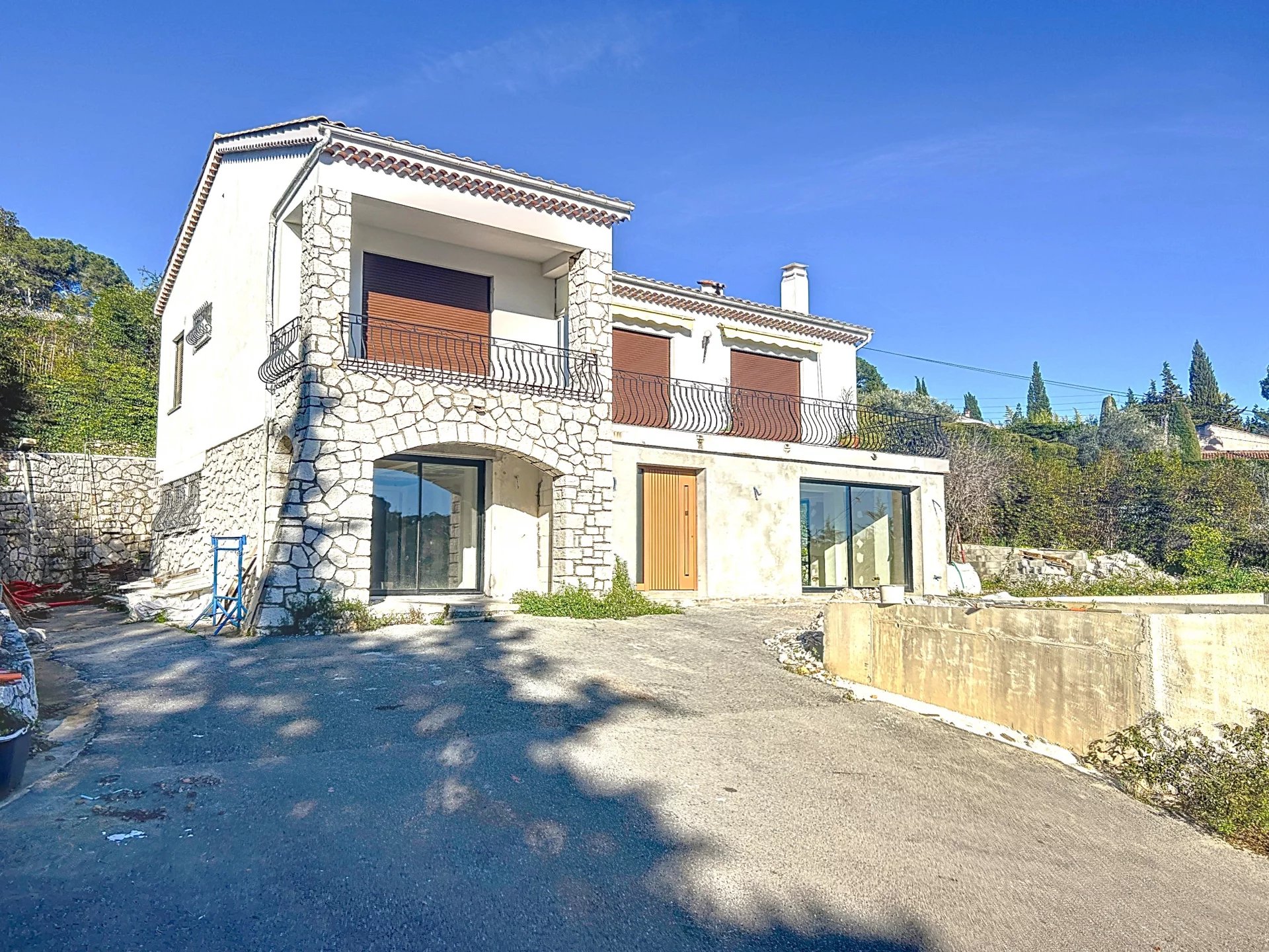 Maison 5 pièces - 219m² - MOUGINS