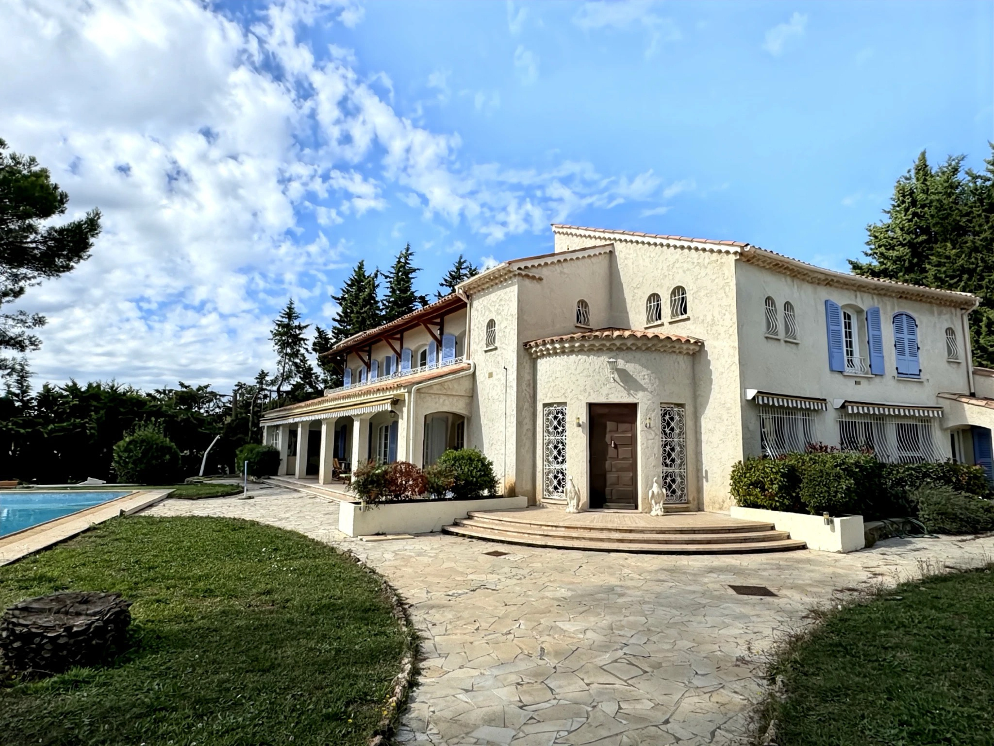 Maison 10 pièces - 380m² - DRAGUIGNAN