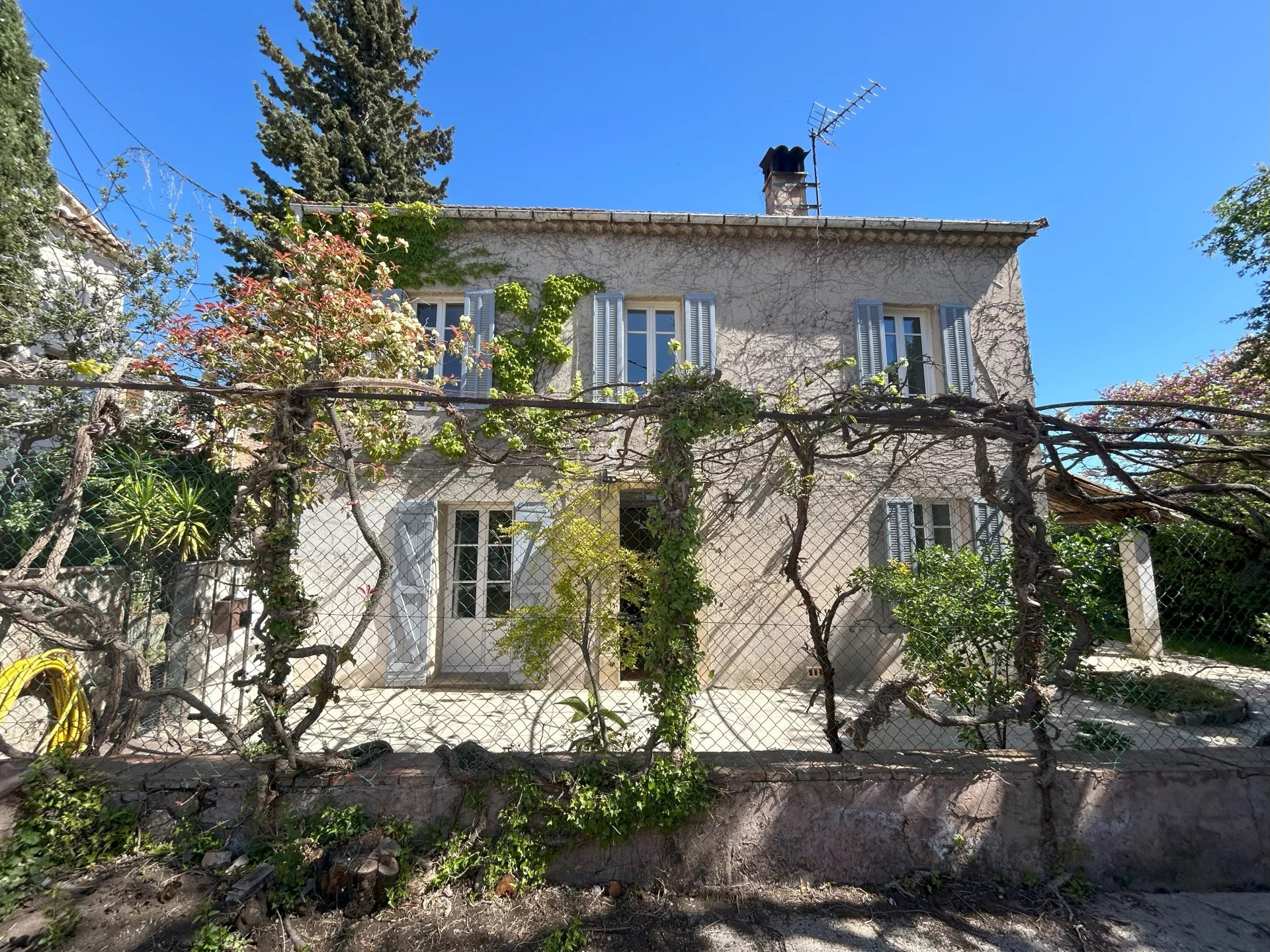 Maison 5 pièces - 100m² - CHATEAUNEUF GRASSE