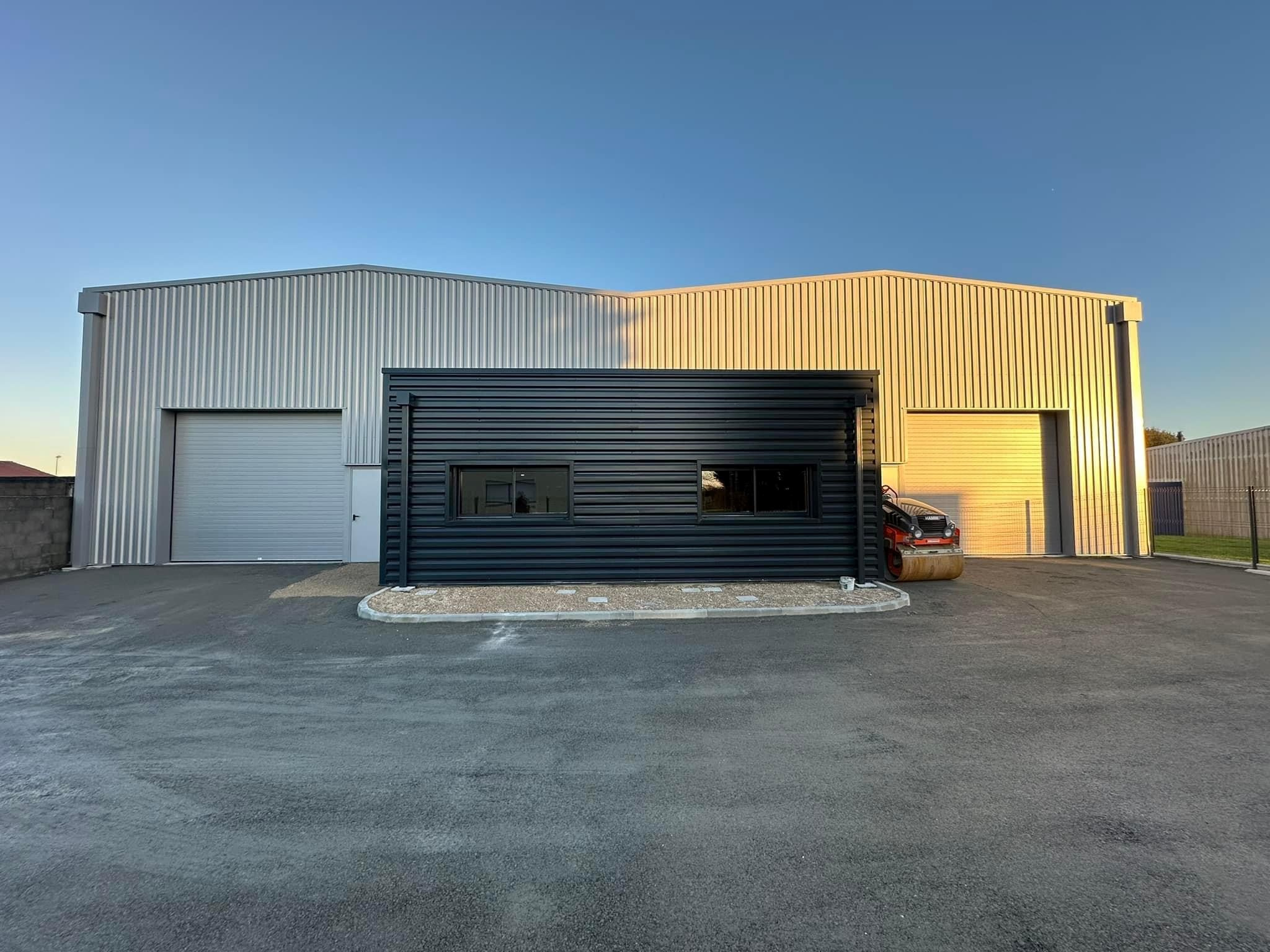 Local industriel  - 450m² - ST PHILBERT DE GRAND LIEU