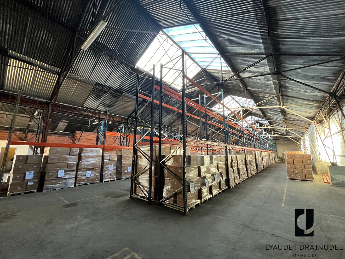 Local industriel  - 6 400m²