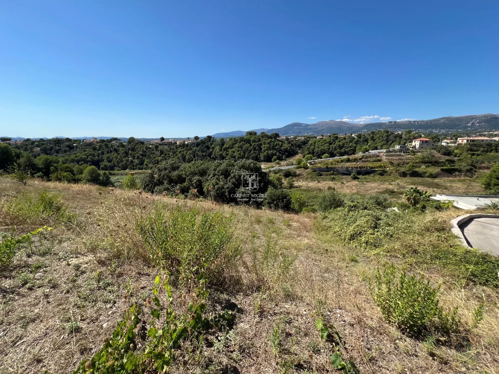 Terrain  - 1 317m² - ST LAURENT DU VAR