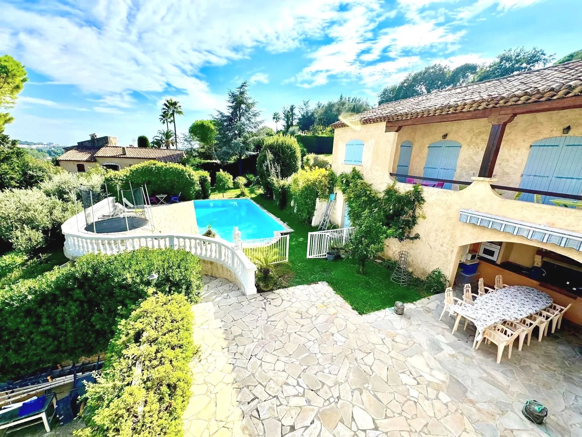 Appartement 10 pièces - 335m² - MOUGINS