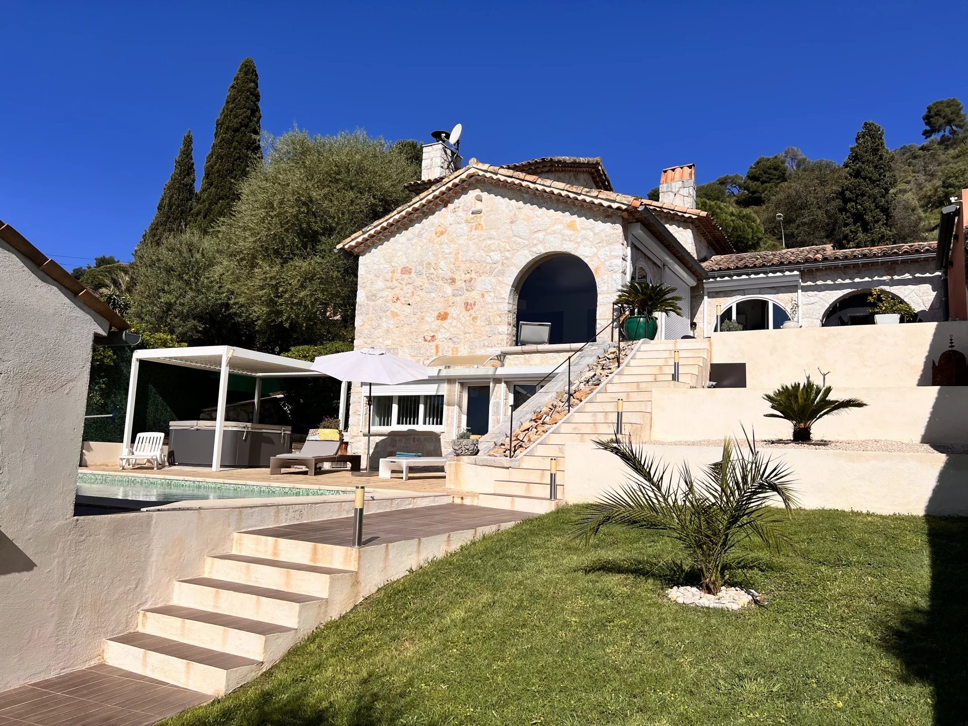 Maison 6 pièces - 156m² - LA COLLE SUR LOUP