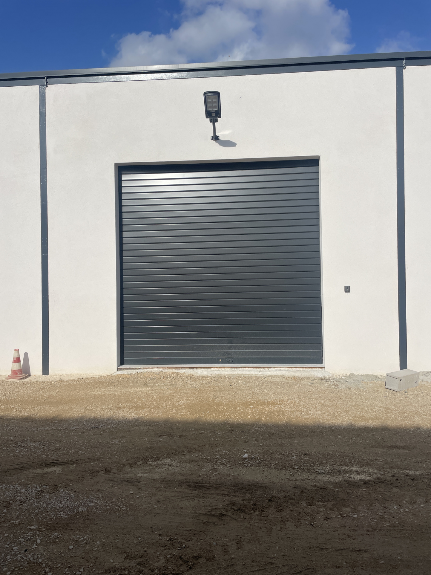 Local industriel  - 84m² - AURIOL