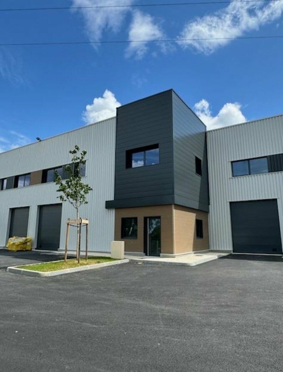 Local industriel  - 584m² - LA TOUR DE SALVAGNY