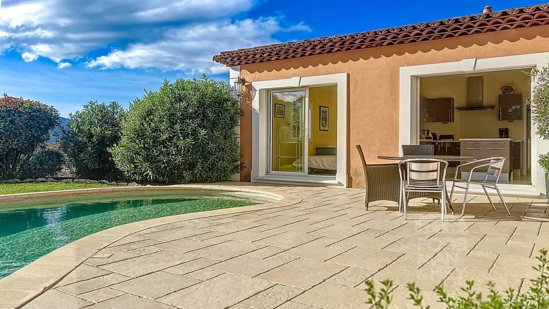 Maison 5 pièces - 193m² - LA ROQUETTE SUR SIAGNE