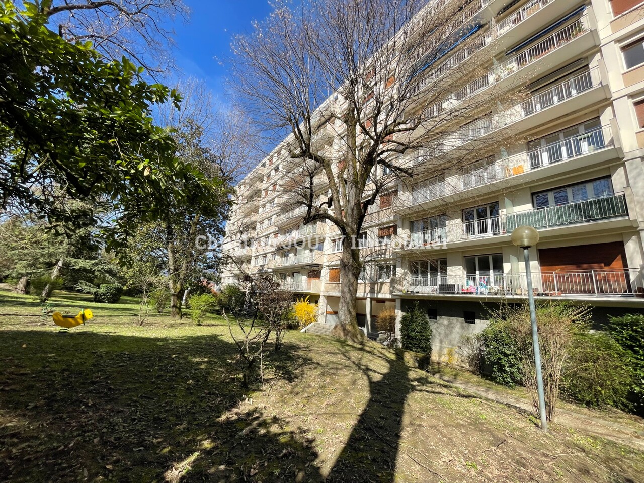 Appartement 2 pièces - 52m² - GIERES