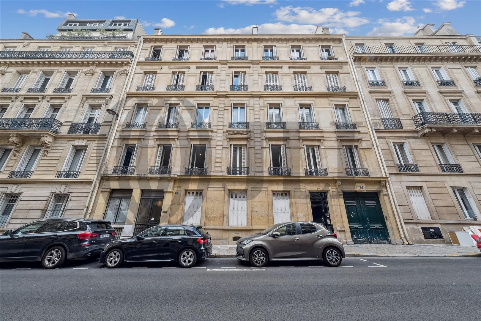 Local Professionnel  - 298m² - PARIS  - 8ème