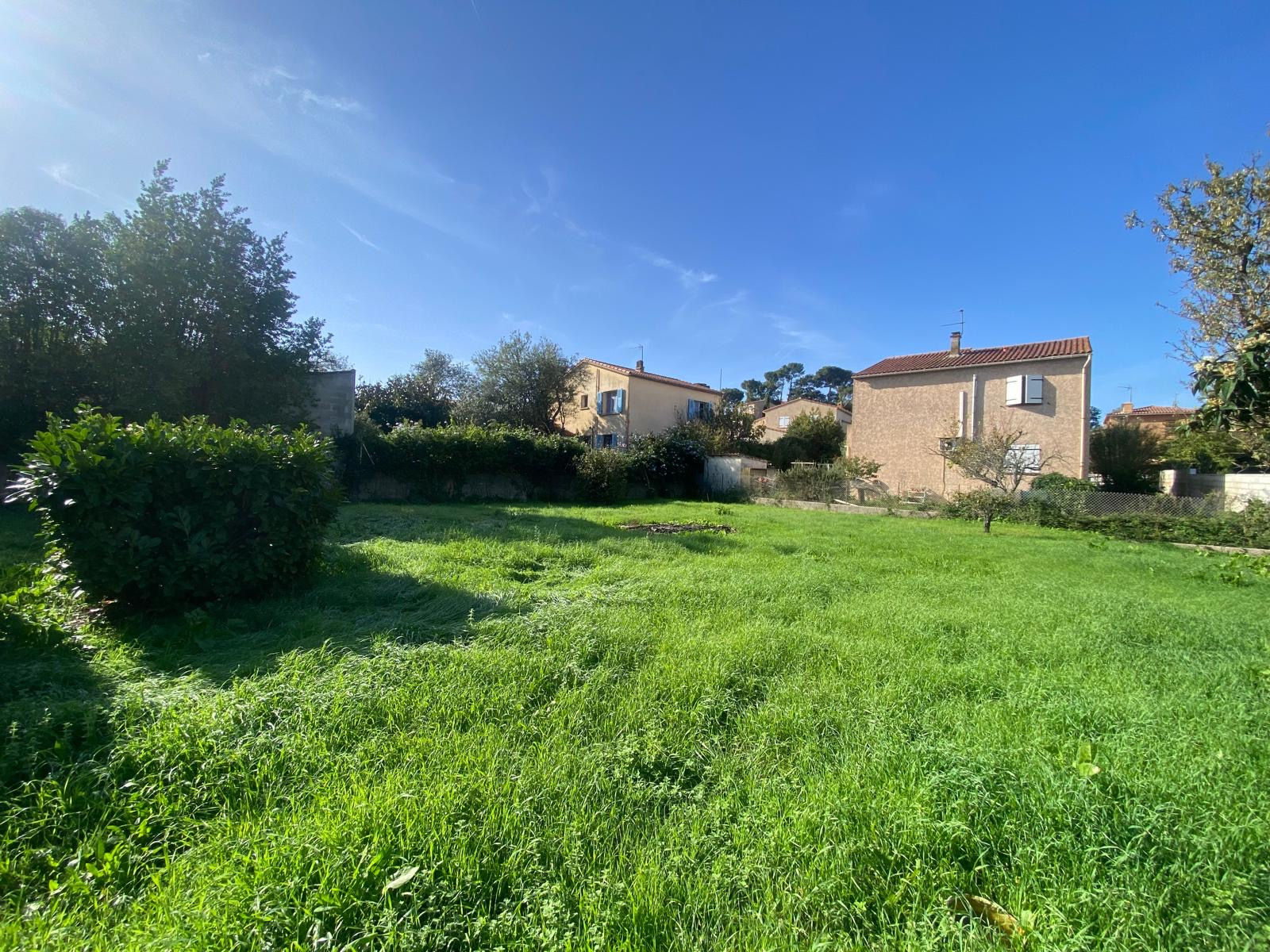 Terrain  - 585m² - SIX FOURS LES PLAGES