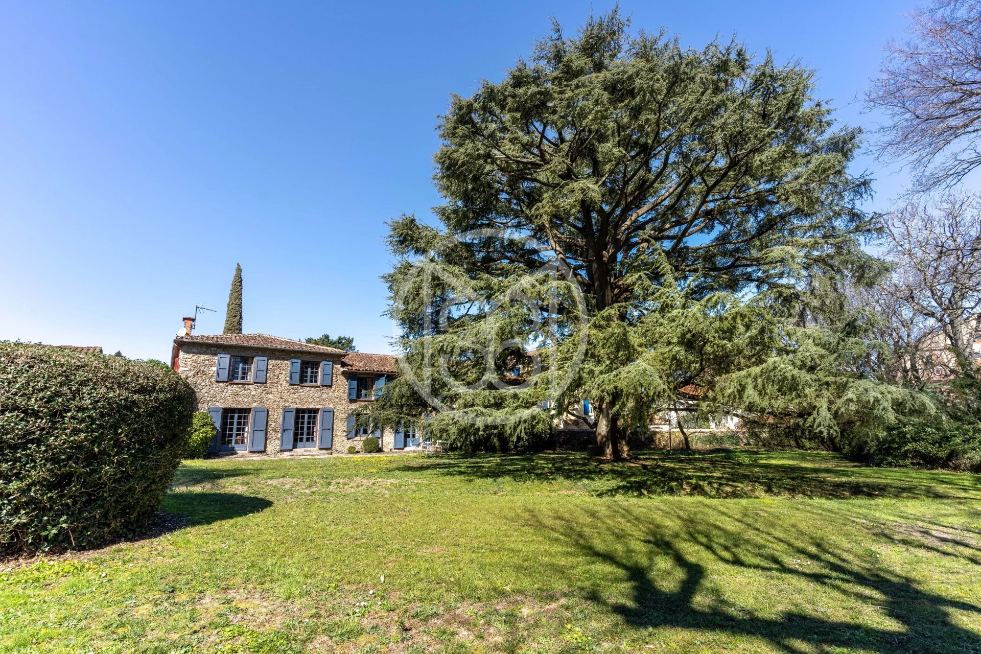 Maison 13 pièces - 380m² - AUSSILLON