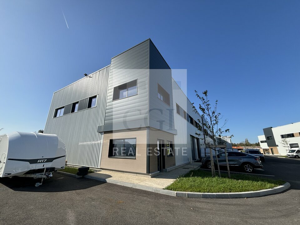 Local industriel  - 370m² - LA TOUR DE SALVAGNY