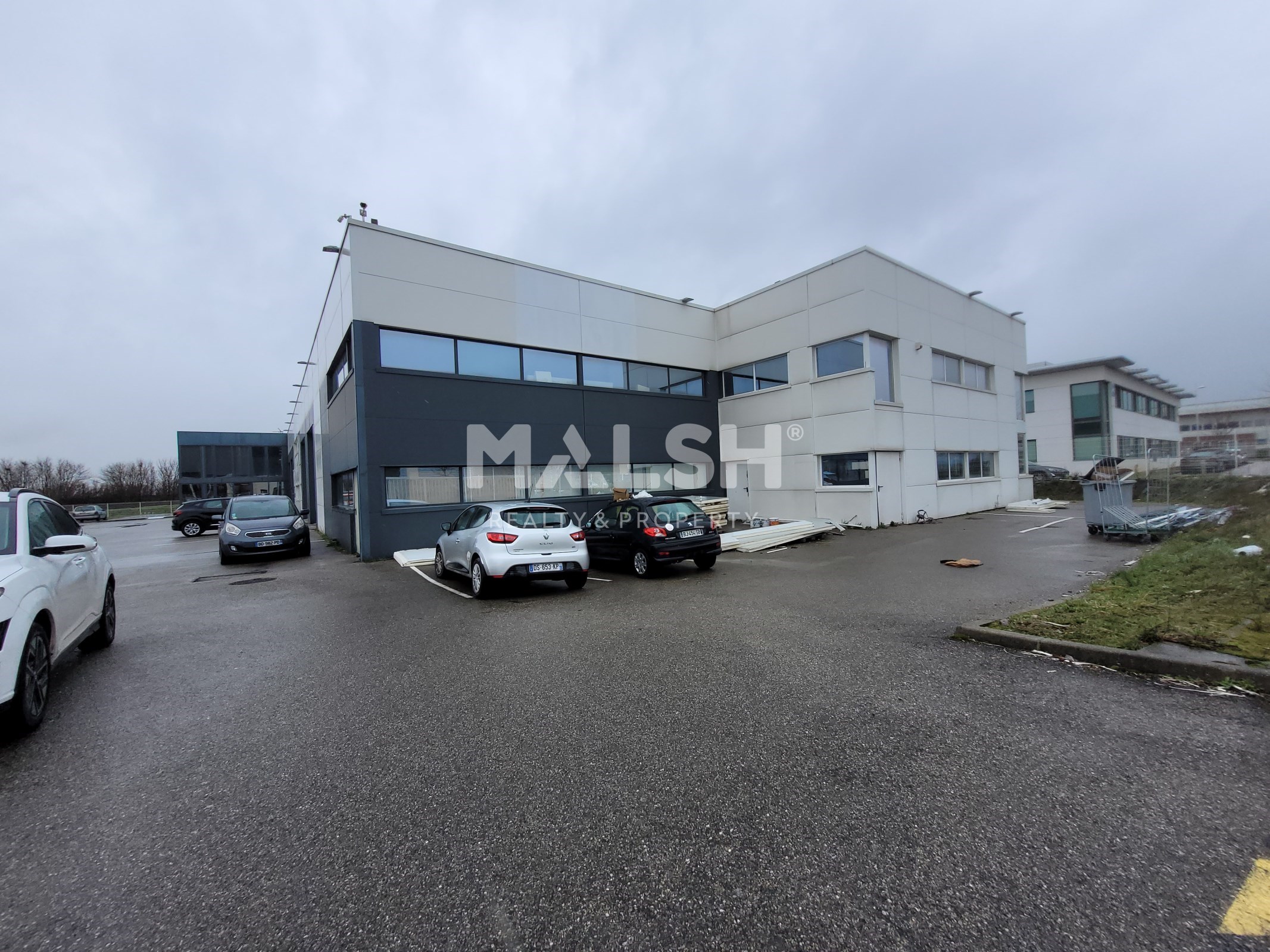 Local industriel  - 870m²