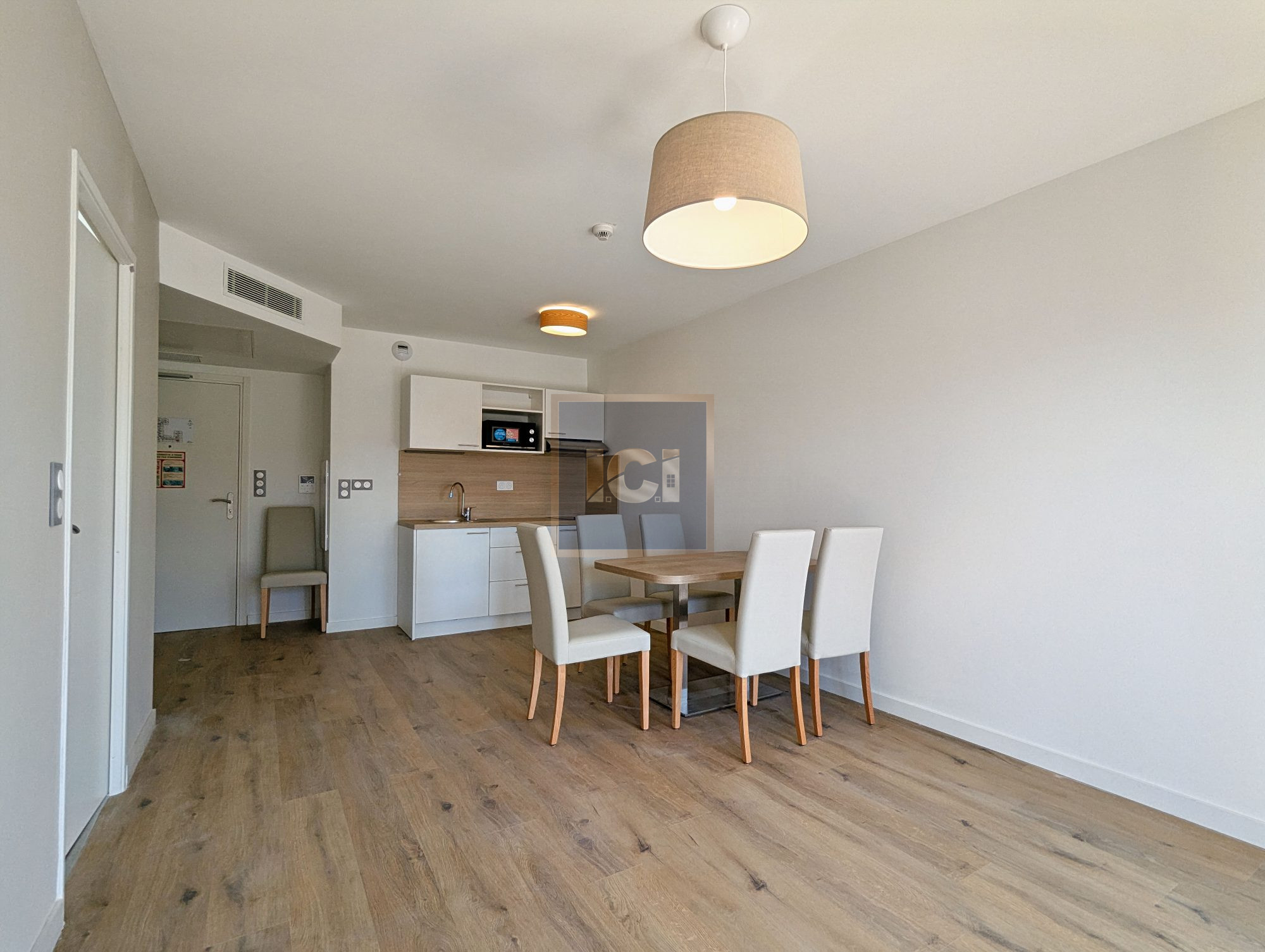 Appartement 2 pièces - 43m² - FREJUS