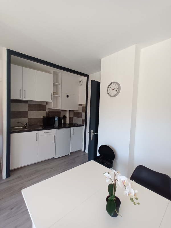 Appartement 1 pièce - 24m² - MARSEILLE  - 10ème