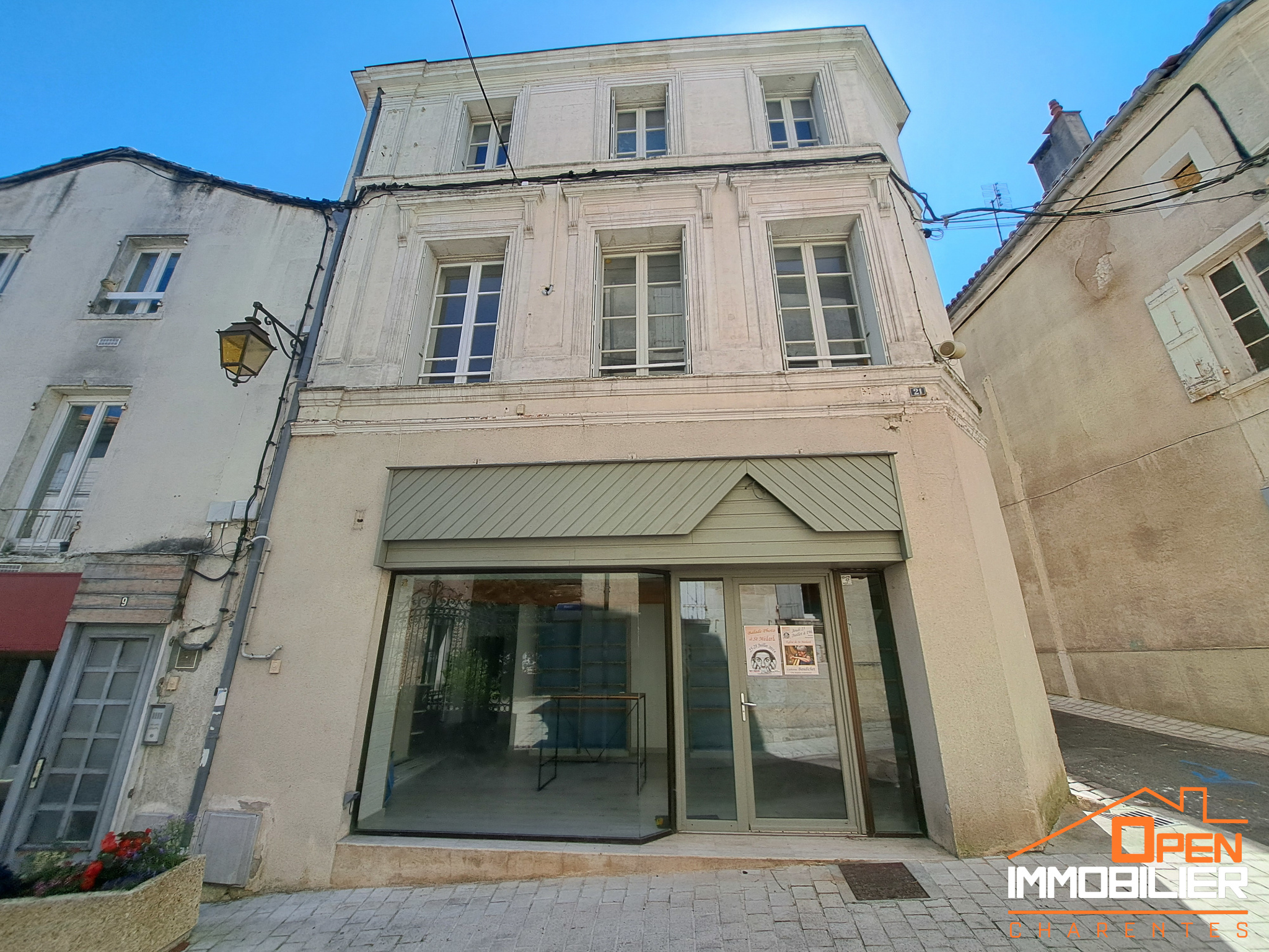 Immeuble  - 164m² - BARBEZIEUX ST HILAIRE