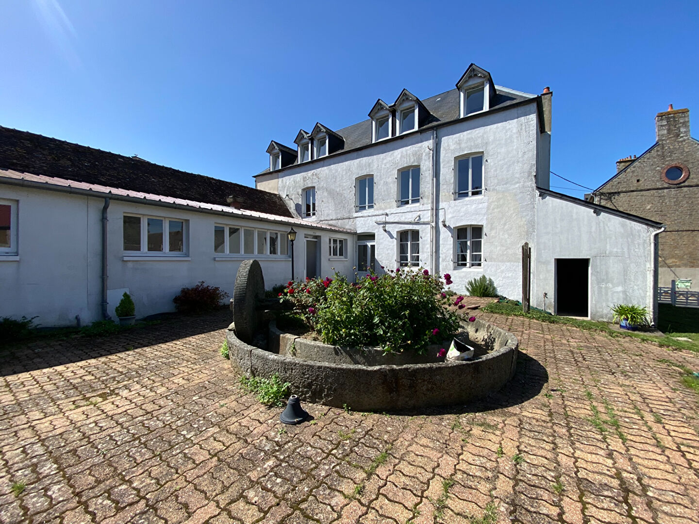 Maison 8 pièces - 367m²