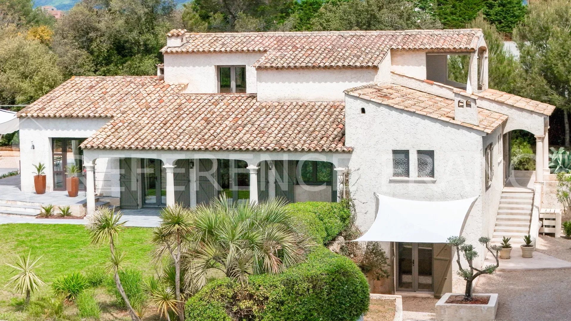 Maison 6 pièces - 375m² - MOUGINS