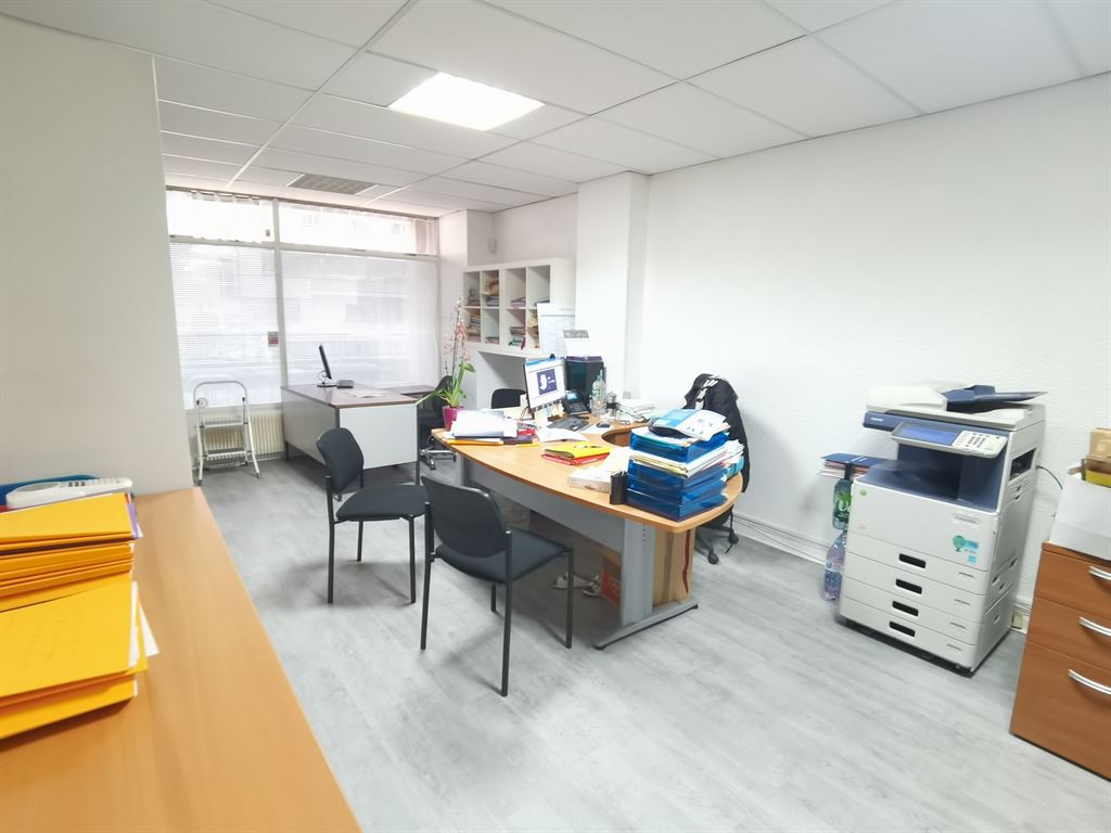 Local Professionnel  - 98m² - PARIS  - 19ème