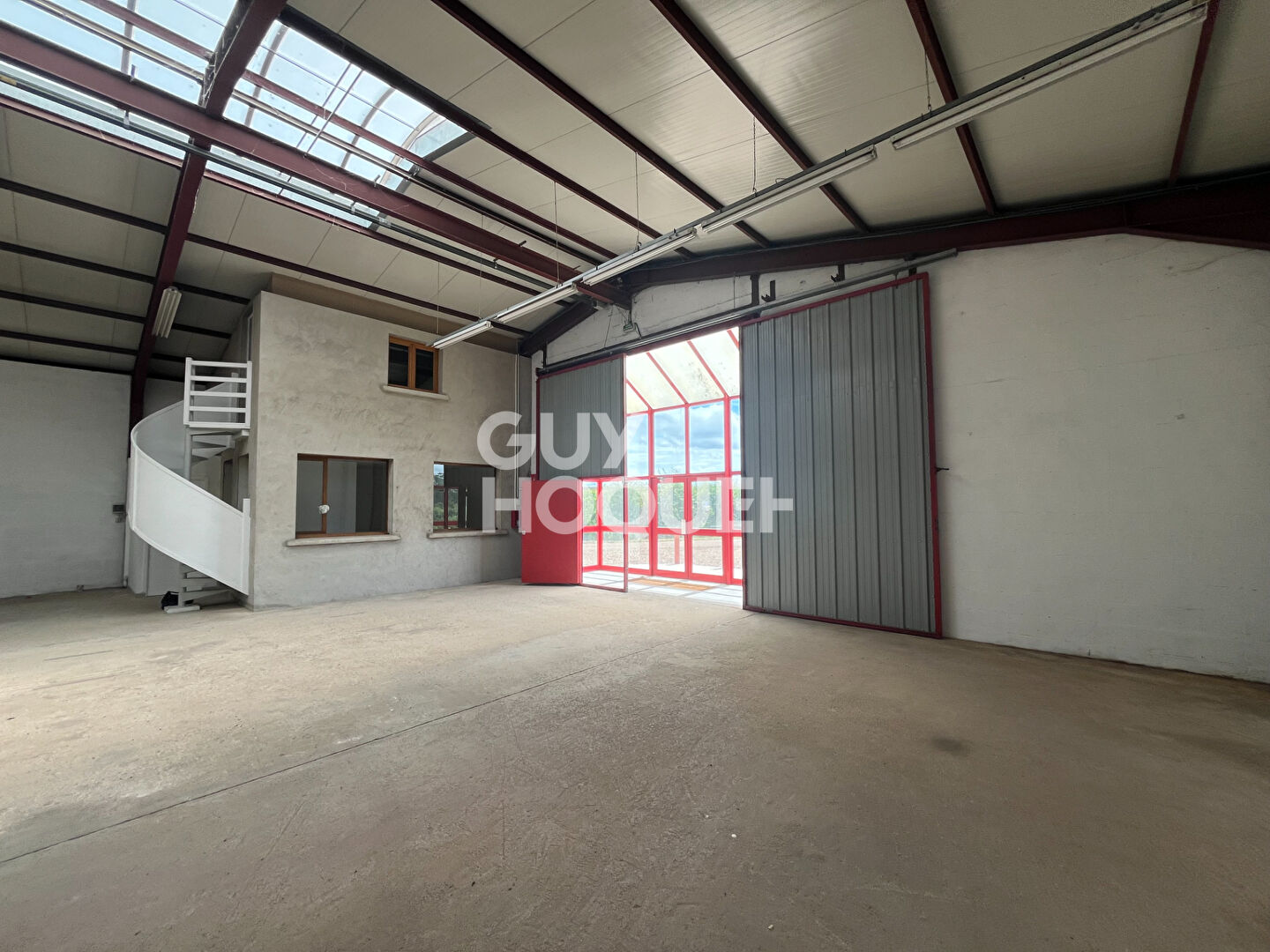 Local industriel  - 300m² - VILLEFARGEAU