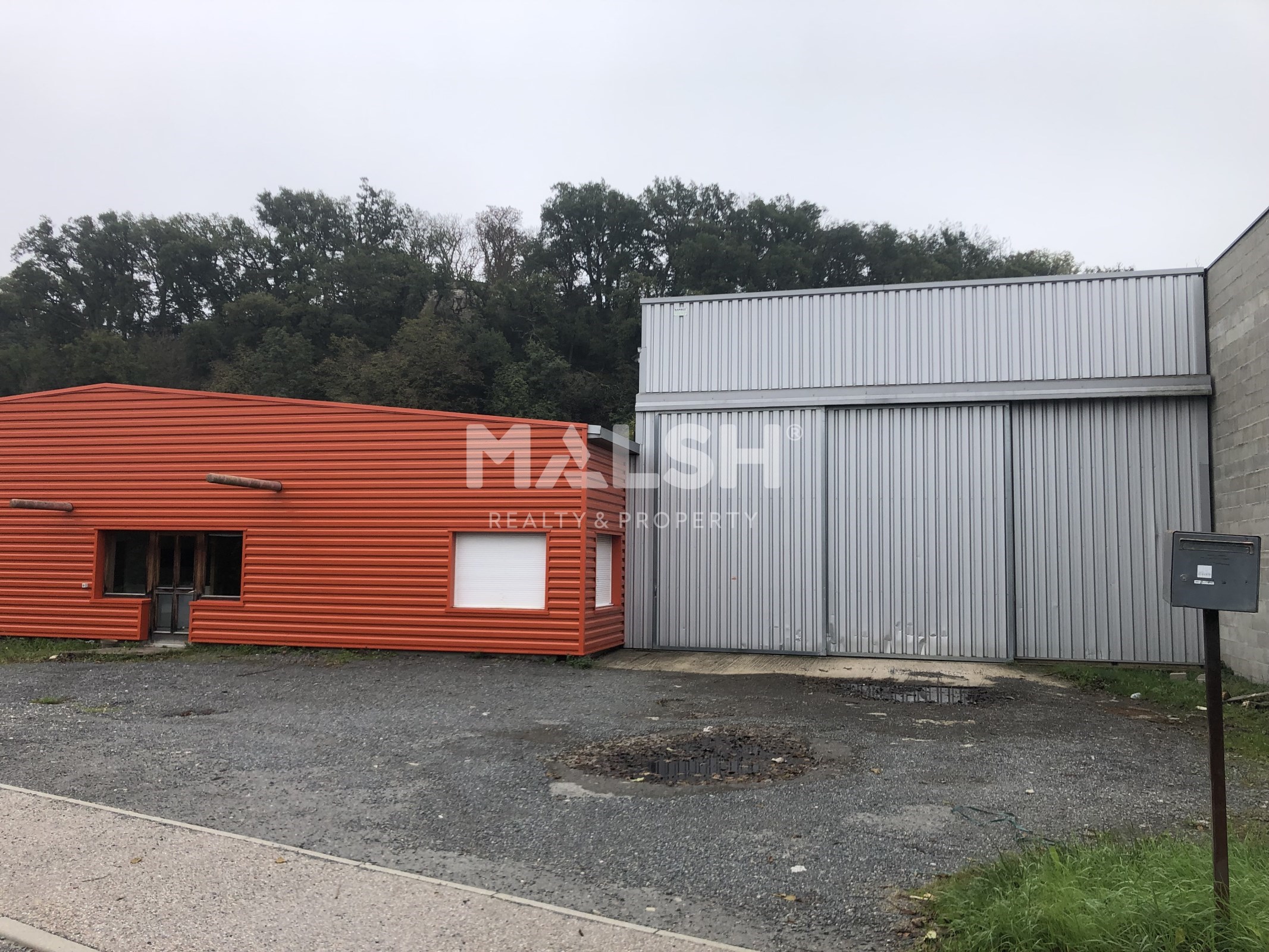 Local industriel  - 771m²