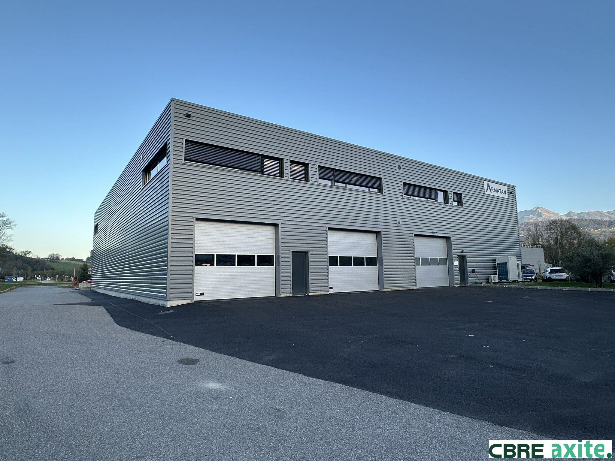 Local industriel  - 561m² - STE HELENE DU LAC