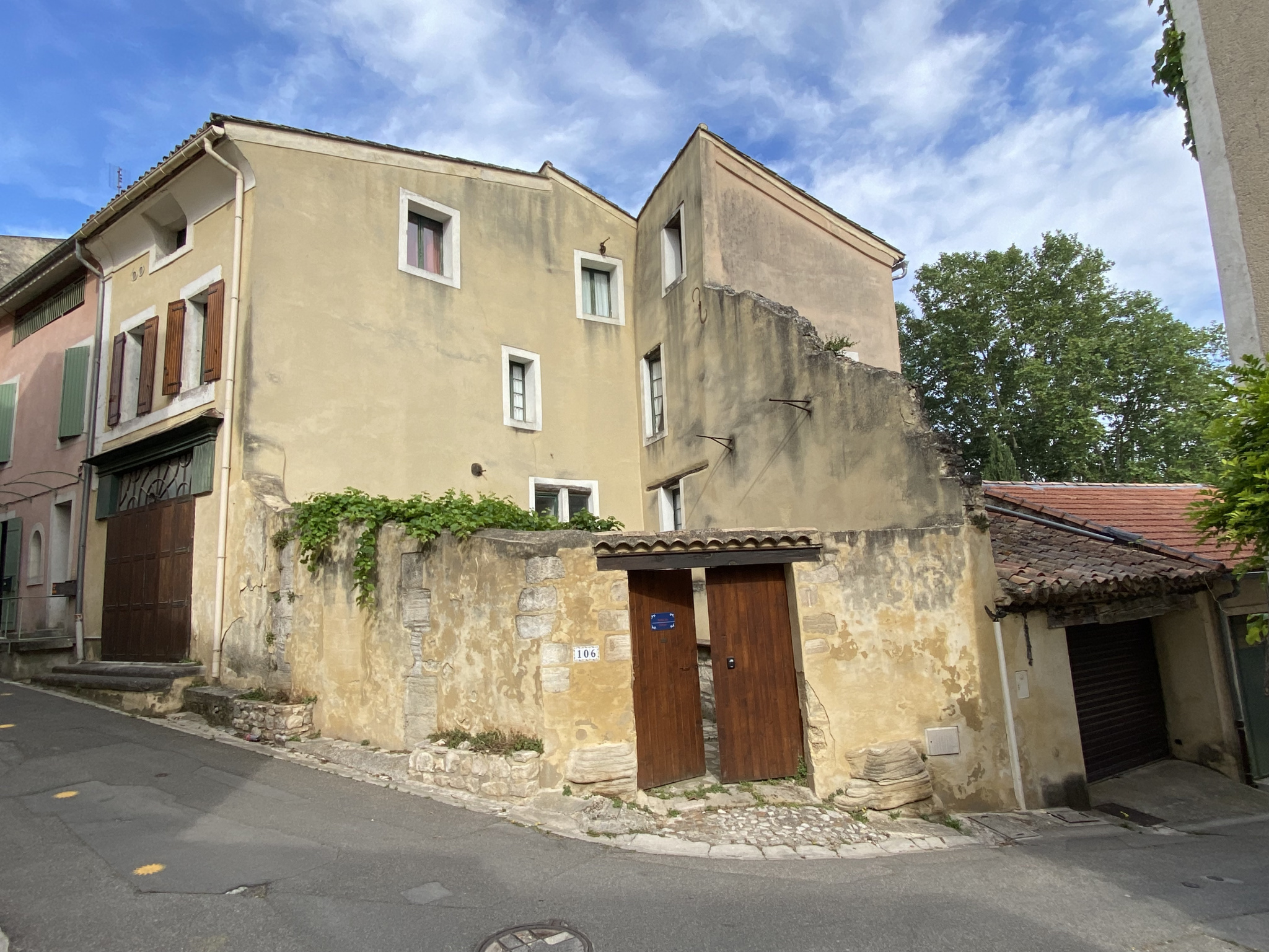 Maison 6 pièces - 195m² - PERNES LES FONTAINES