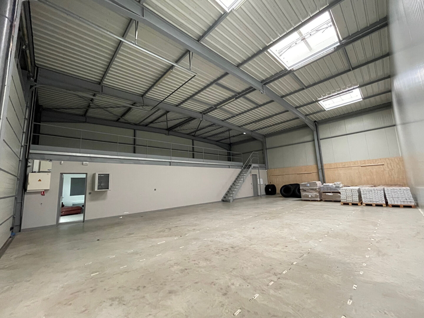 Local industriel  - 360m²