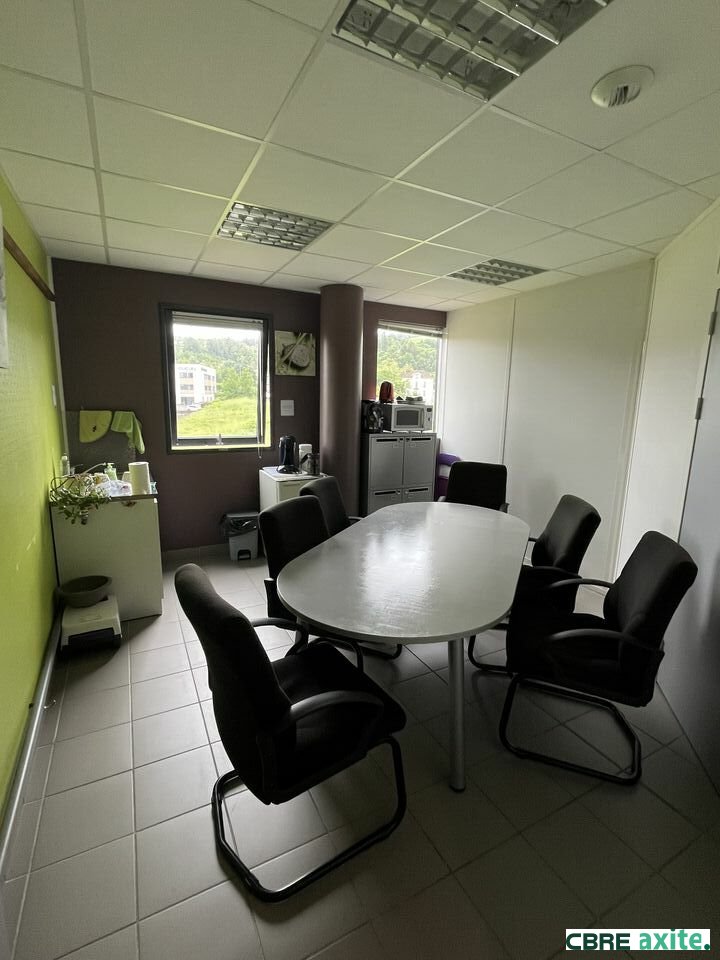 Local Professionnel  - 97m² - BOURGOIN JALLIEU