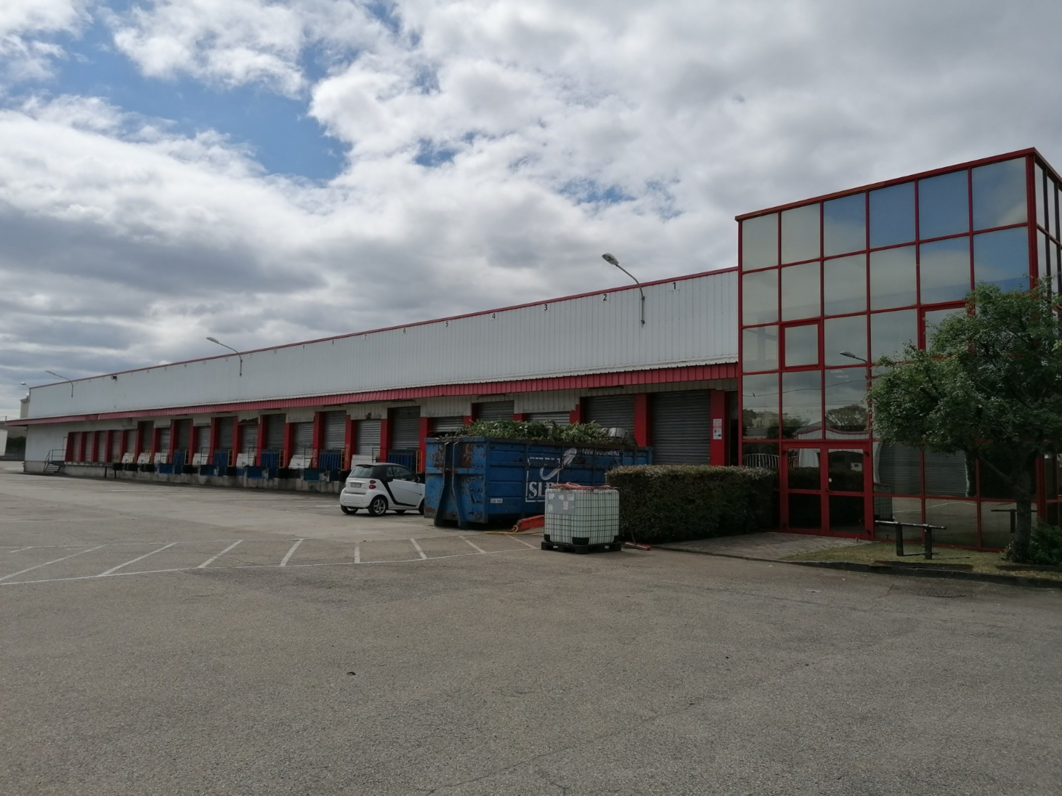 Local industriel  - 3 943m² - ST PRIEST