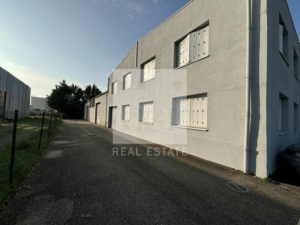 Local industriel  - 135m² - ST SYMPHORIEN D OZON