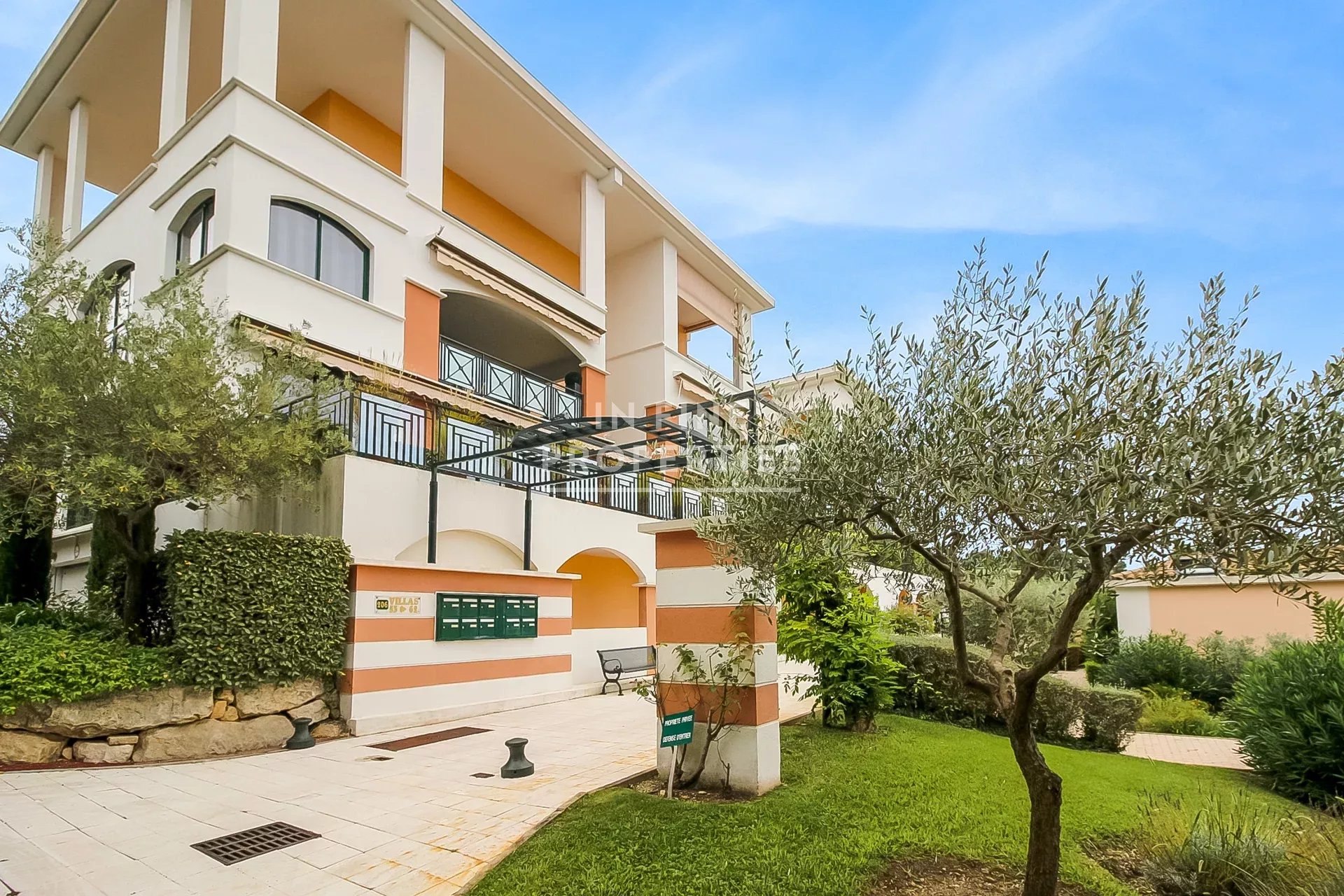 Appartement 3 pièces - 78m² - MOUGINS