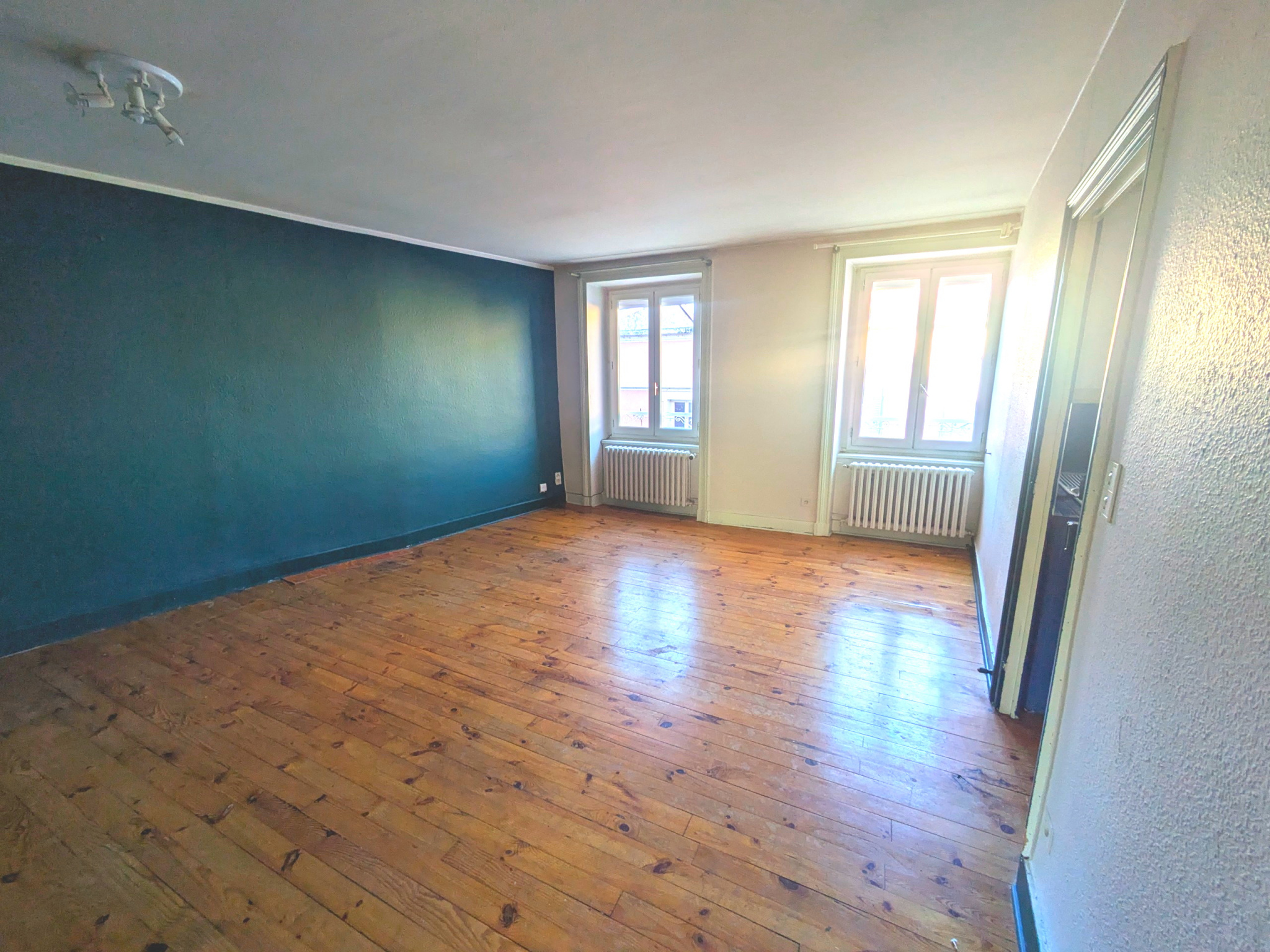 Appartement 2 pièces - 71m² - FEURS