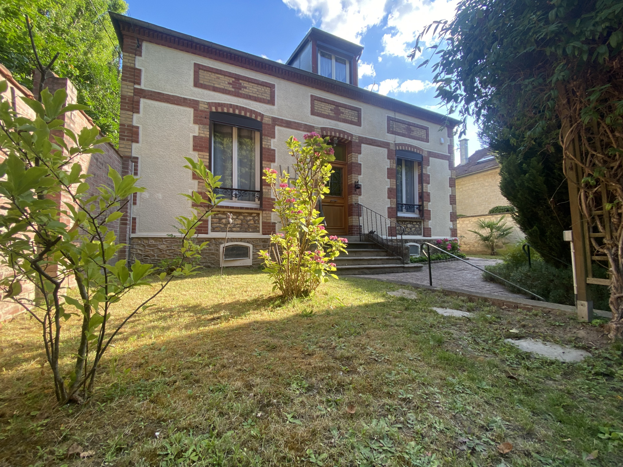 Maison 6 pièces - 126m² - SURVILLIERS