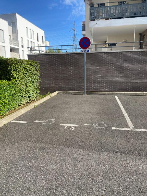 Parking  - GOMMONVILLIERS