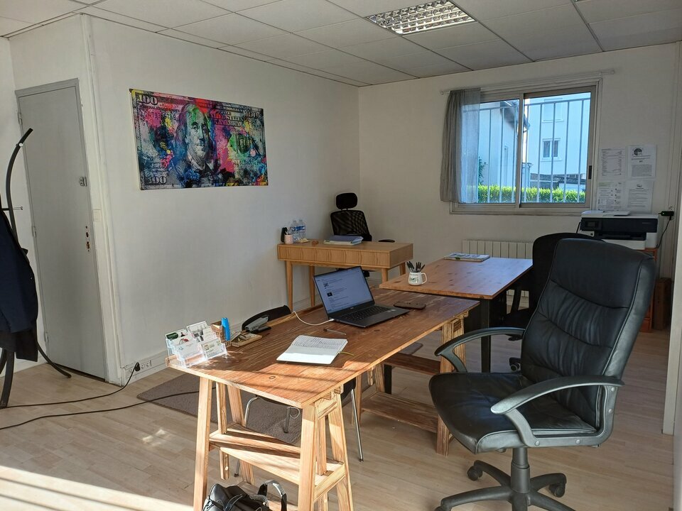 Local Professionnel  - 55m² - MONDEVILLE