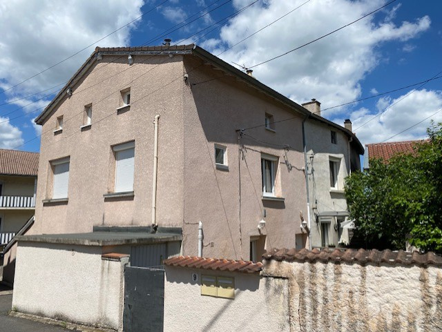 Maison 8 pièces - 140m² - TERRENOIRE