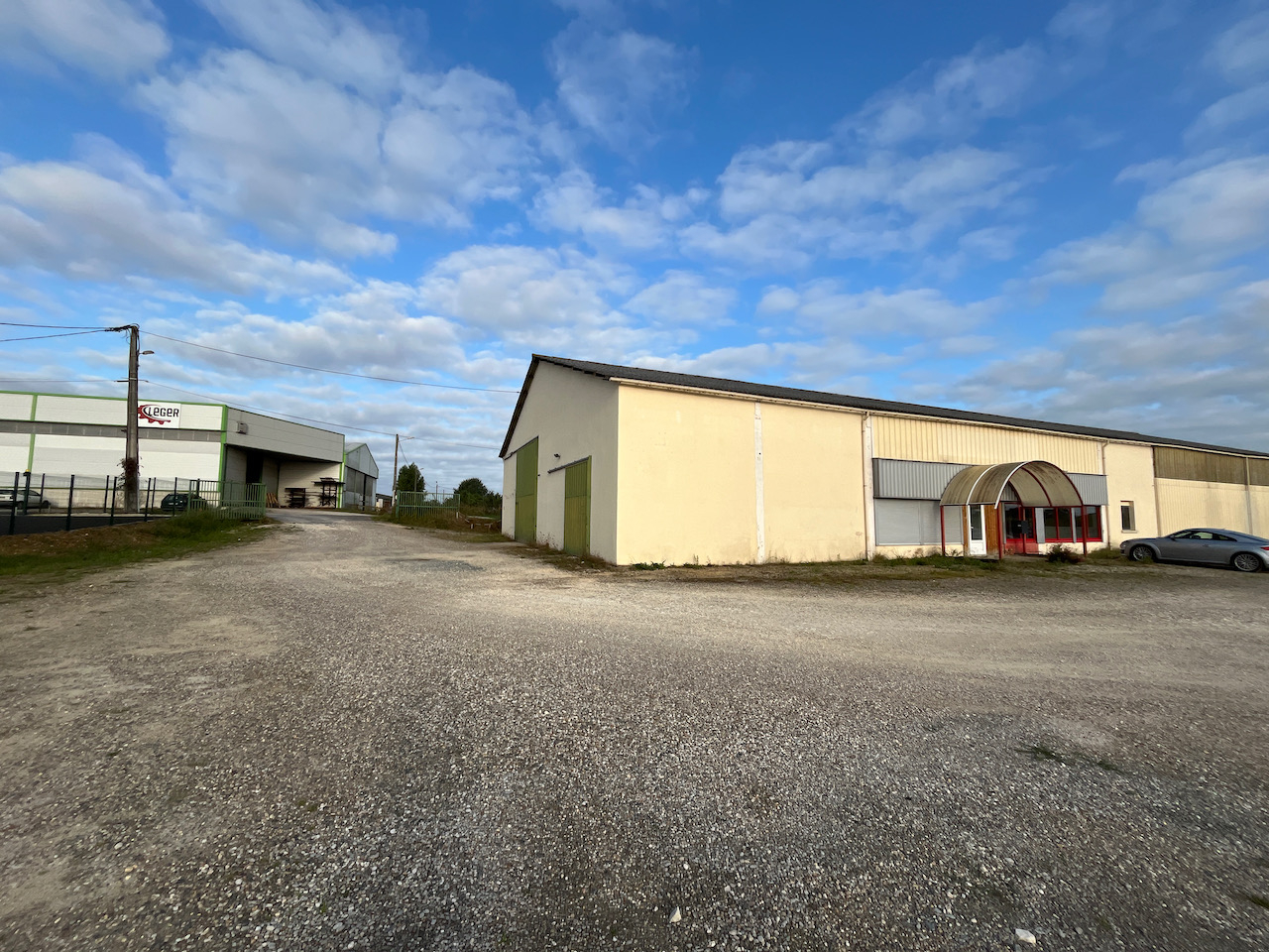 Local industriel  - 518m²