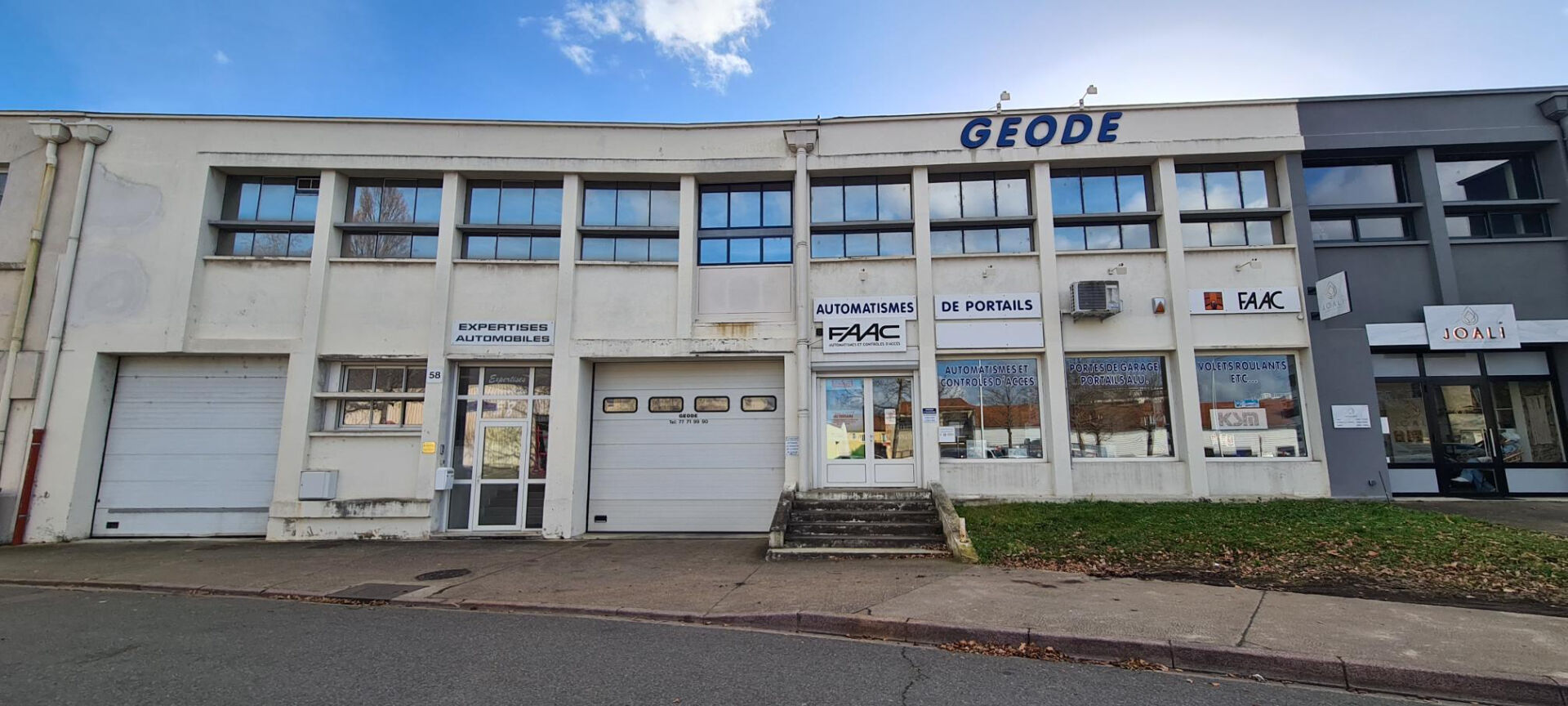 Local industriel  - 673m² - ROANNE