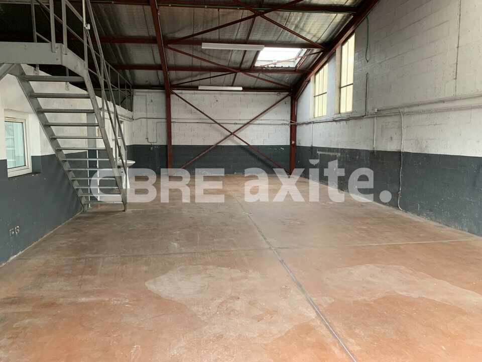 Local industriel  - 182m² - SEVRIER