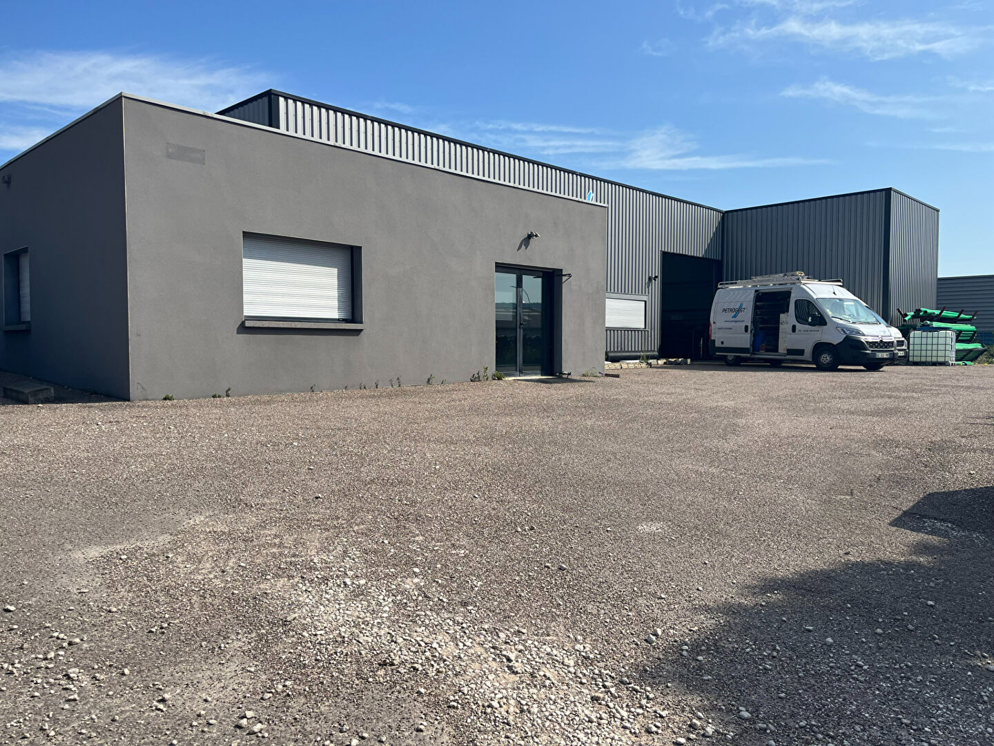 Local industriel  - 415m²