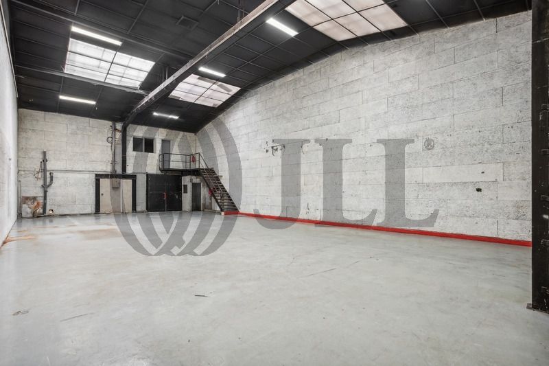 Local industriel  - 180m² - ST GERMAIN LES ARPAJON