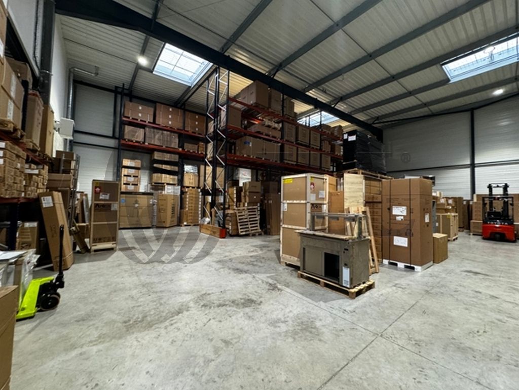 Local industriel  - 699m² - BAILLY ROMAINVILLIERS