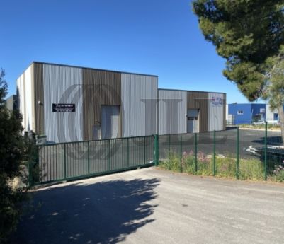 Local industriel  - 400m² - SIGNES